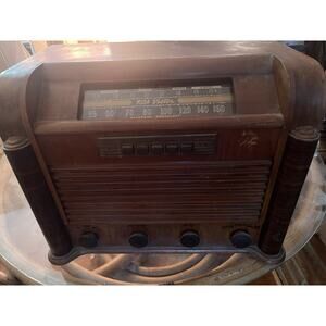 RCA Victor shortwave tube radio 16"X13" wooden housing Art Deco - Parts / Repair